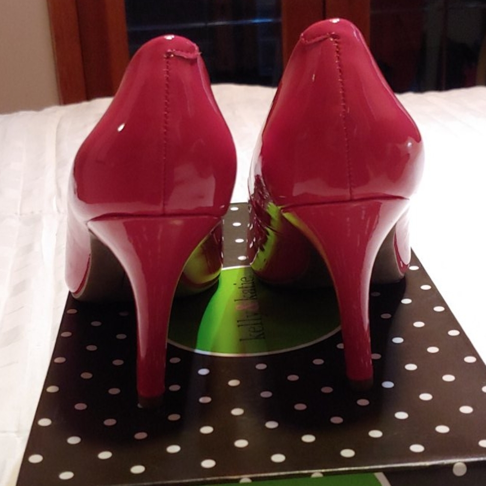 Pumps - Picture 3 of 9